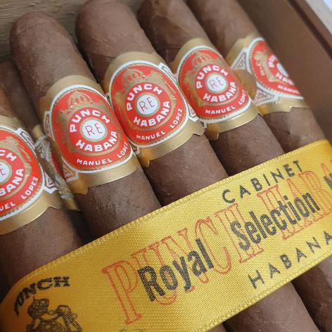 Lot 247 - Punch Royal Selection No. 12 