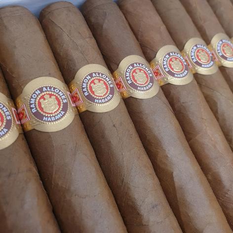 Lot 249 - Ramon Allones Gigantes 