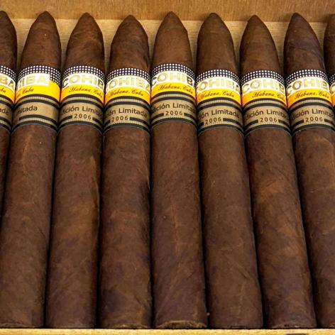 Lot 249 - Cohiba Piramides 