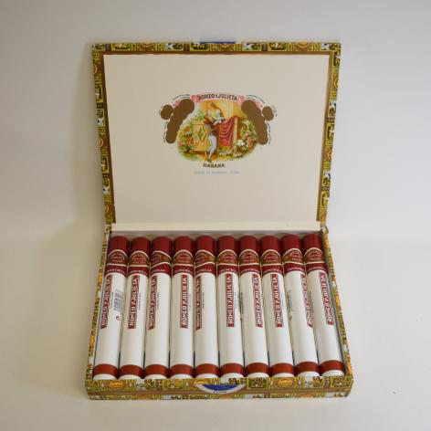 Lot 250 - Romeo y Julieta Churchills