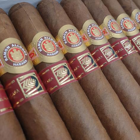 Lot 250 - Ramon Allones Allones Superiores