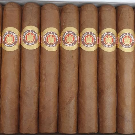 Lot 251 - Ramon Allones Small Club Coronas