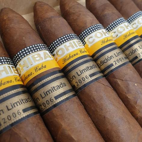 Lot 252 - Cohiba Piramides 