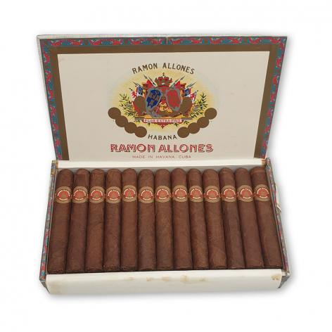 Lot 255 - Ramon Allones Small Club Coronas