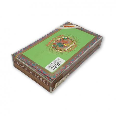 Lot 255 - Ramon Allones Small Club Coronas