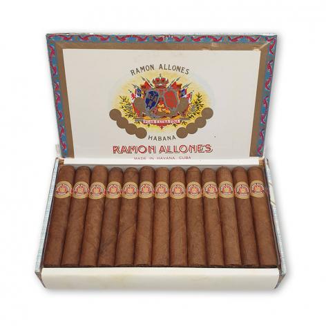 Lot 256 - Ramon Allones Small Club Coronas