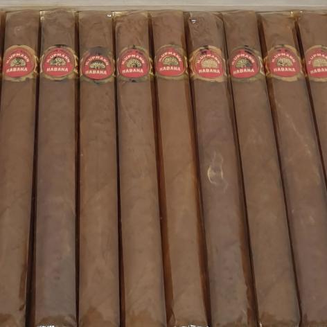 Lot 25 - H. Upmann Especiales