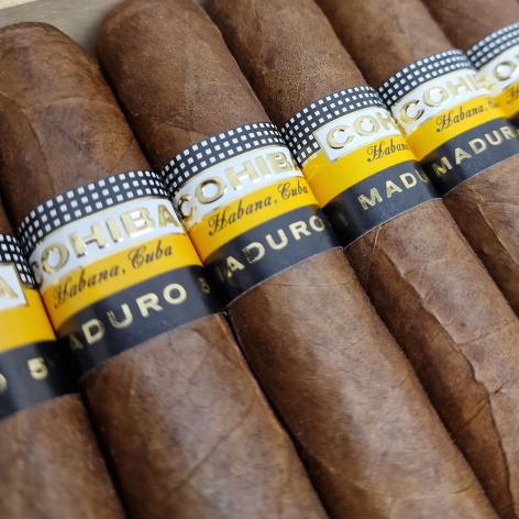 Lot 25 - Cohiba Genios