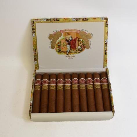 Lot 260 - Romeo y Julieta Short Churchills