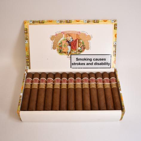 Lot 261 - Romeo y Julieta Short Churchills