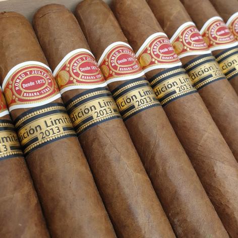 Lot 261 - Romeo y Julieta De Luxe