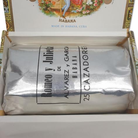 Lot 261 - Romeo y Julieta Cazadores