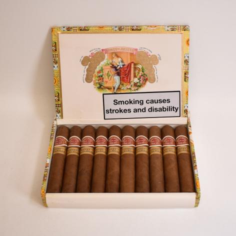 Lot 262 - Romeo y Julieta Short Churchills