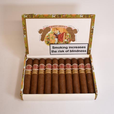 Lot 263 - Romeo y Julieta Short Churchills