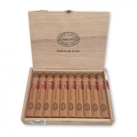 Lot 263 - Romeo y Julieta Cedros De Luxe 
