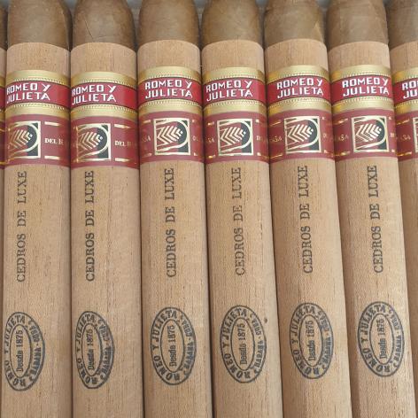 Lot 263 - Romeo y Julieta Cedros De Luxe 