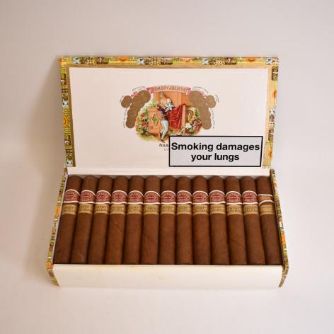 Lot 264 - Romeo y Julieta Short Churchills