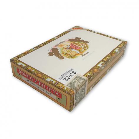 Lot 265 - Romeo y Julieta Cedros de Luxe No. 2