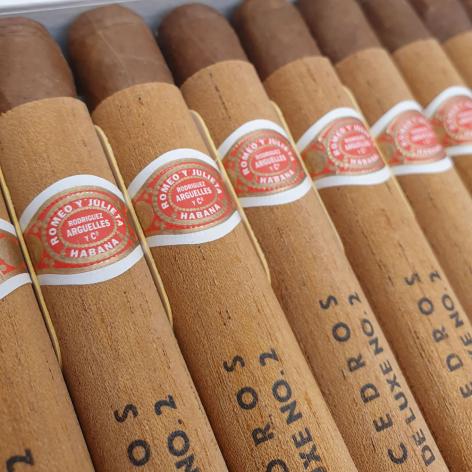 Lot 265 - Romeo y Julieta Cedros de Luxe No. 2