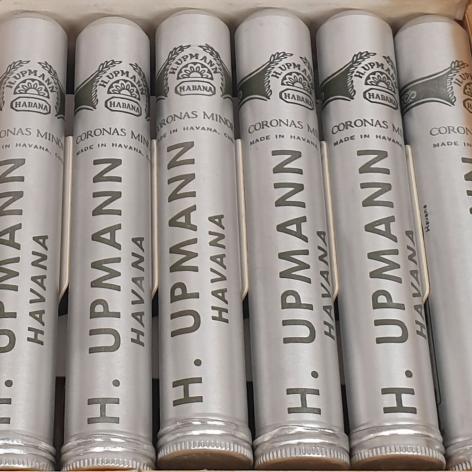 Lot 267 - H. Upmann Coronas Major