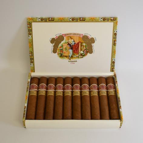 Lot 268 - Romeo y Julieta Wide Churchills