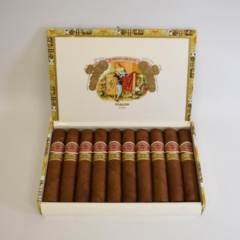 Lot 269 - Romeo y Julieta Wide Churchills