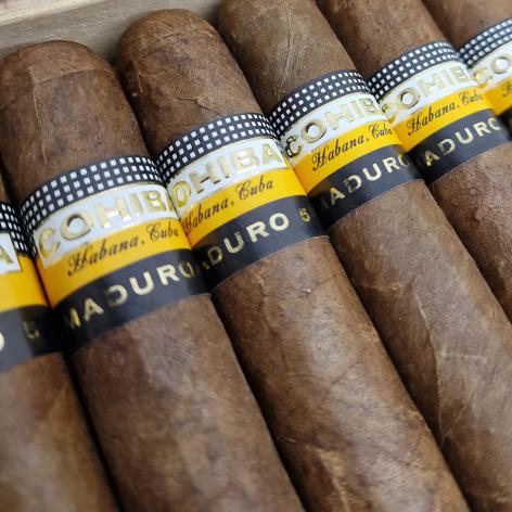 Lot 26 - Cohiba Magicos