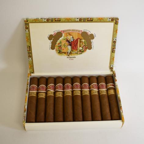 Lot 270 - Romeo y Julieta Wide Churchills