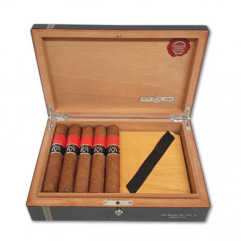 Lot 270 - Partagas Serie D No. 4 Reserva