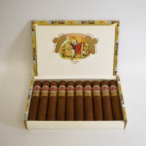 Lot 272 - Romeo y Julieta Wide Churchills