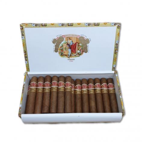 Lot 278 - Romeo y Julieta Wide Churchills