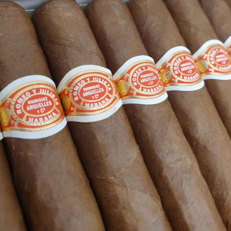 Lot 280 - Romeo y Julieta Exhibicion No.3