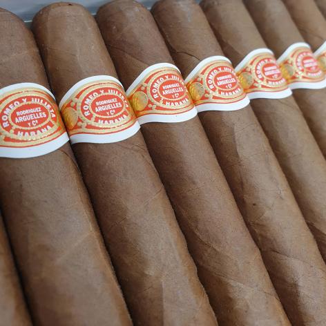 Lot 281 - Romeo y Julieta Exhibicion No.3