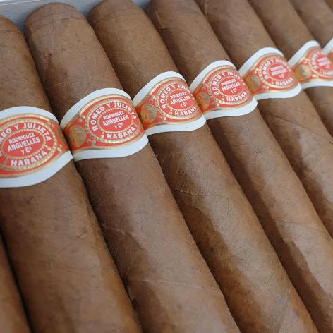 Lot 283 - Romeo y Julieta Exhibicion No.4