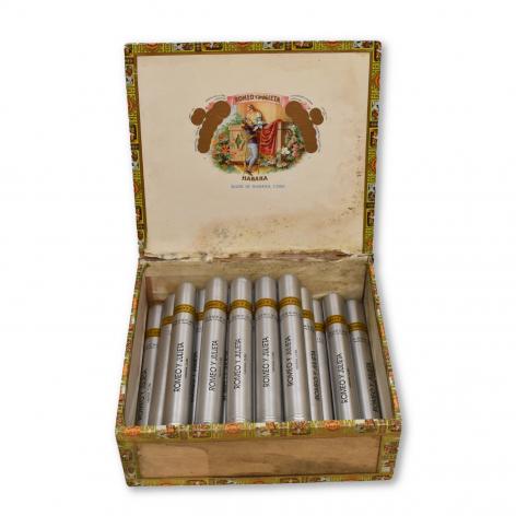 Lot 285 - Romeo y Julieta  Churchills