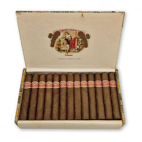 Lot 288 - Romeo y Julieta Tres Petit Coronas