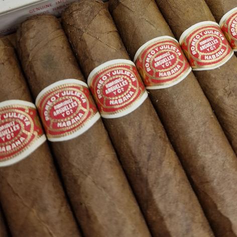 Lot 288 - Romeo y Julieta Tres Petit Coronas