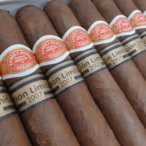 Lot 289 - Romeo y Julieta Escudos 