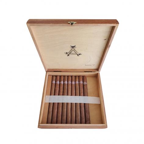 Lot 28 - Montecristo A