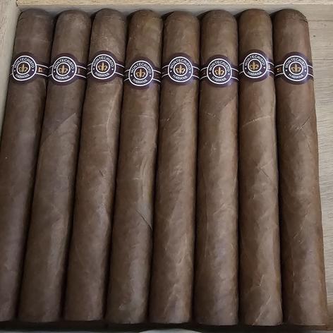 Lot 28 - Montecristo Double Edmundo