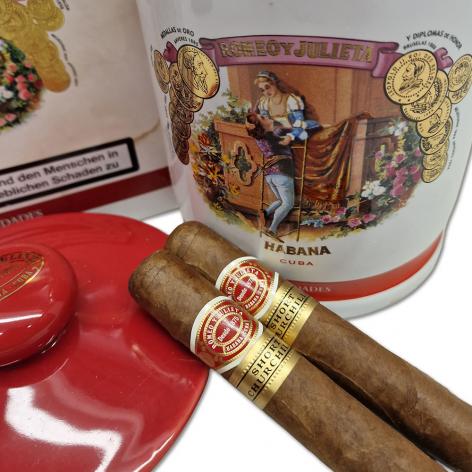Lot 28 - Romeo y Julieta Short Churchills