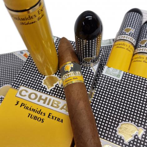 Lot 28 - Cohiba Piramides Extra