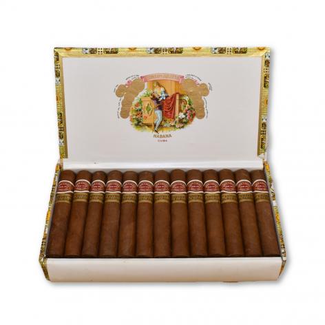 Lot 290 - Romeo y Julieta  Short Churchills 