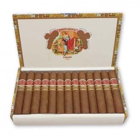Lot 290 - Romeo y Julieta Short Churchills 