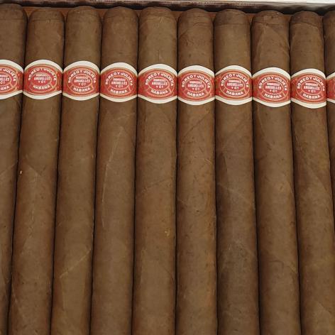 Lot 290 - Romeo y Julieta Coronas