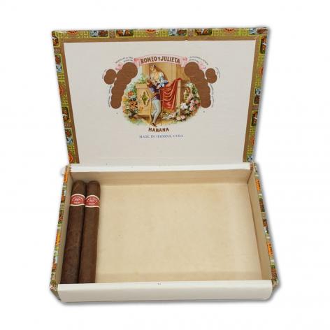 Lot 291 - Romeo y Julieta Petit Coronas 