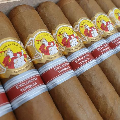 Lot 293 - La Gloria Cubana Unifree