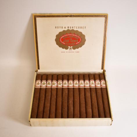 Lot 29 - Hoyo de Monterrey Churchills