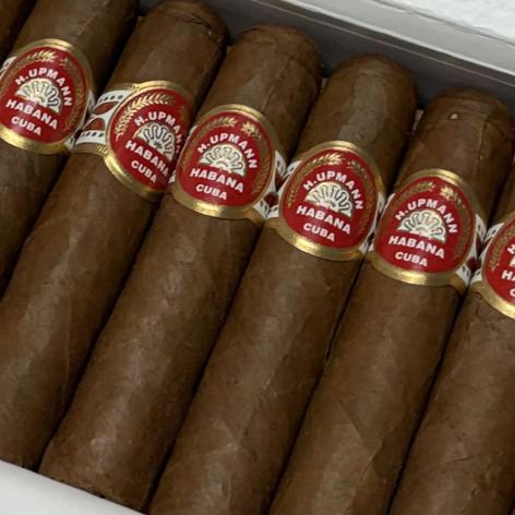 Lot 304 - H. Upmann Half Corona 