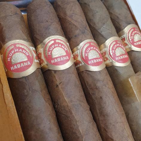 Lot 309 - H. Upmann Medias Coronas